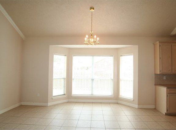4th image of 20 Shady Hollow Dr