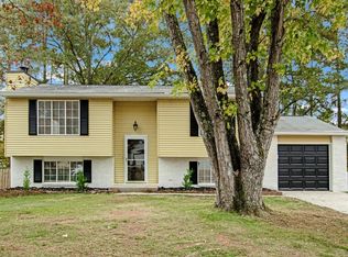 1095 Worthington Hills Dr, Roswell, GA 30076