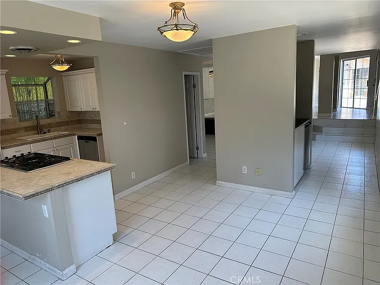 435 Talbert St — Photo 4
