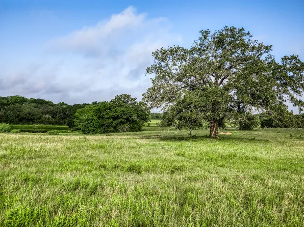 3 S Nassau Rd, Round Top, TX 78954