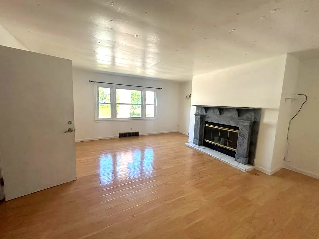 4 bed, 1200 sqft, $1,100 — Photo 2
