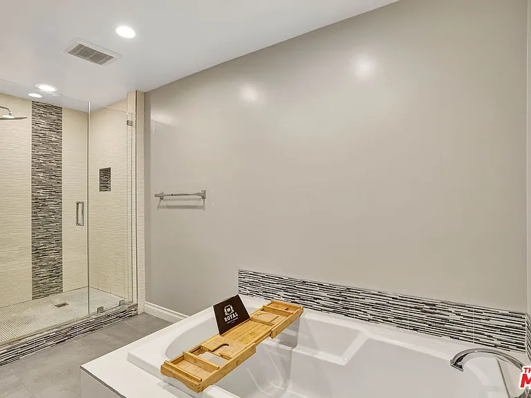 1260 S Beverly Glen Blvd #304 — Photo 21
