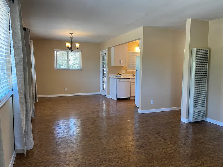 2413 Clay St — Photo 7