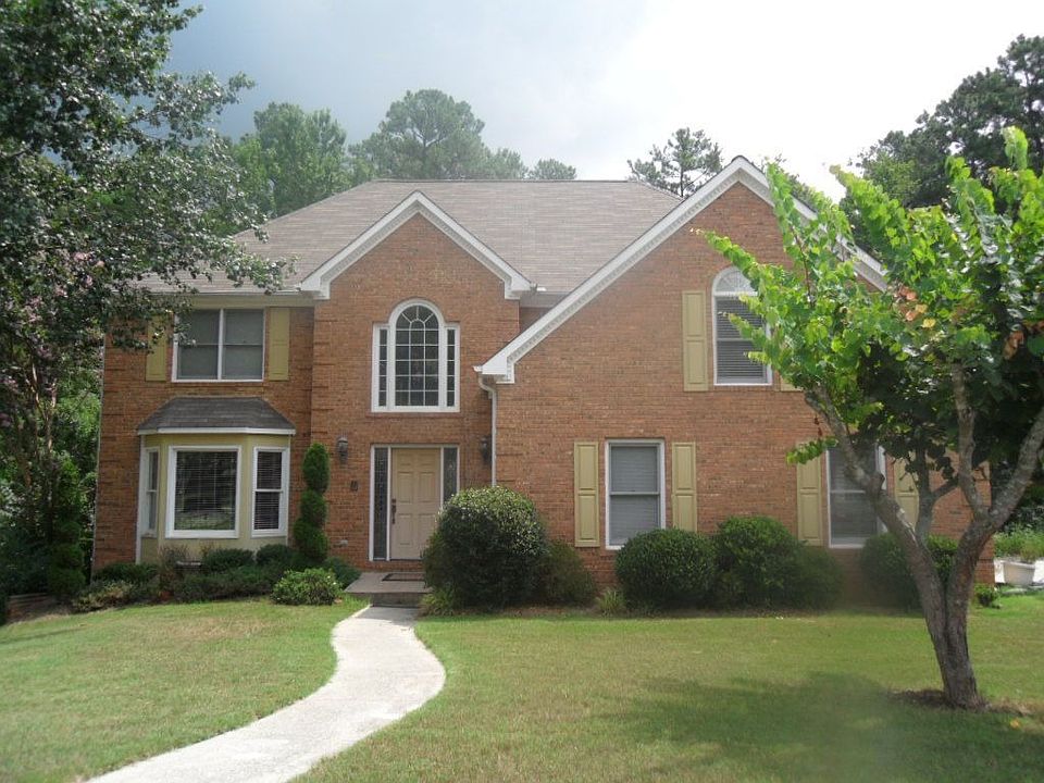 Front elevation and yard