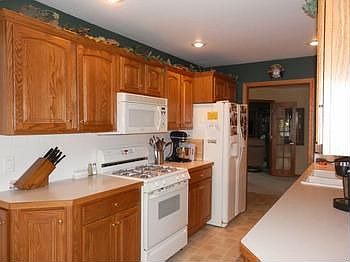 Neat & clean kitchen with oak cabinets, pantry & fully applianced