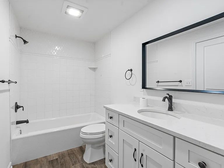 54 W Somerset St #REAR — Photo 4