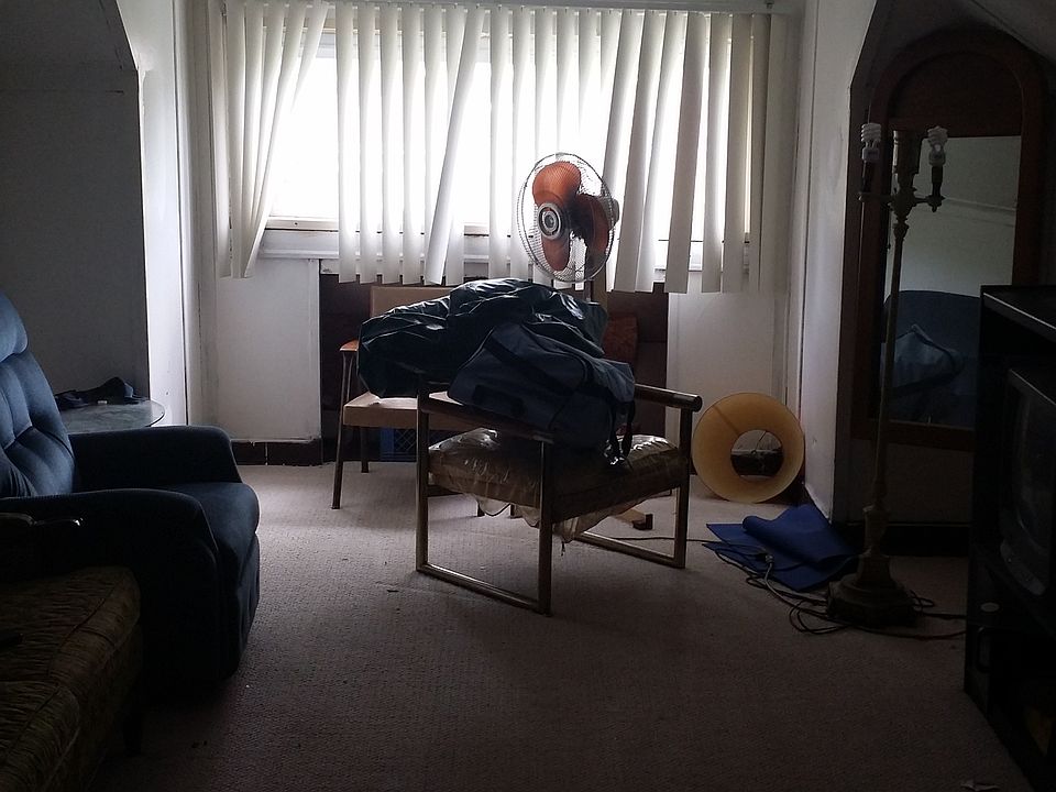 2nd image of 1413 W 97th St
