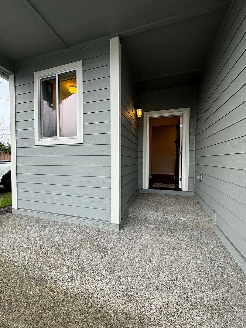 Spacious Condo - Large Garage and Private Patio — Photo 3
