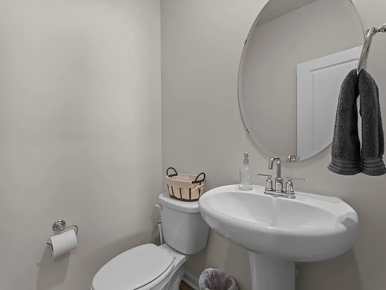 945 Avonmore Dr — Photo 11