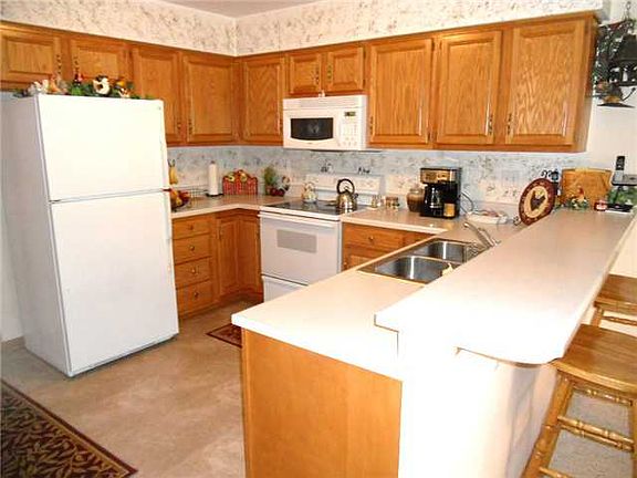 4th image of 218 Gary Dr