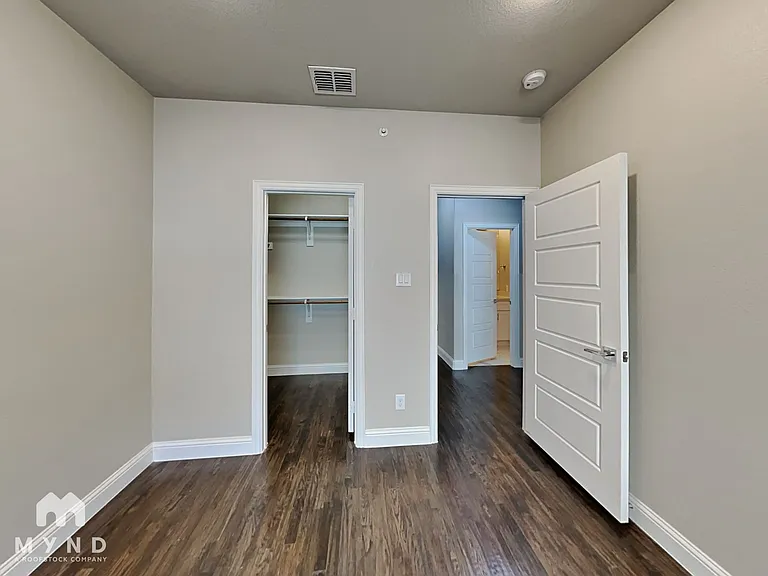 2805 Lindale Dr — Photo 13