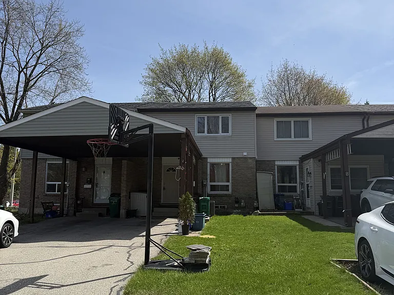 6 Cedarhill Cres — Photo 1