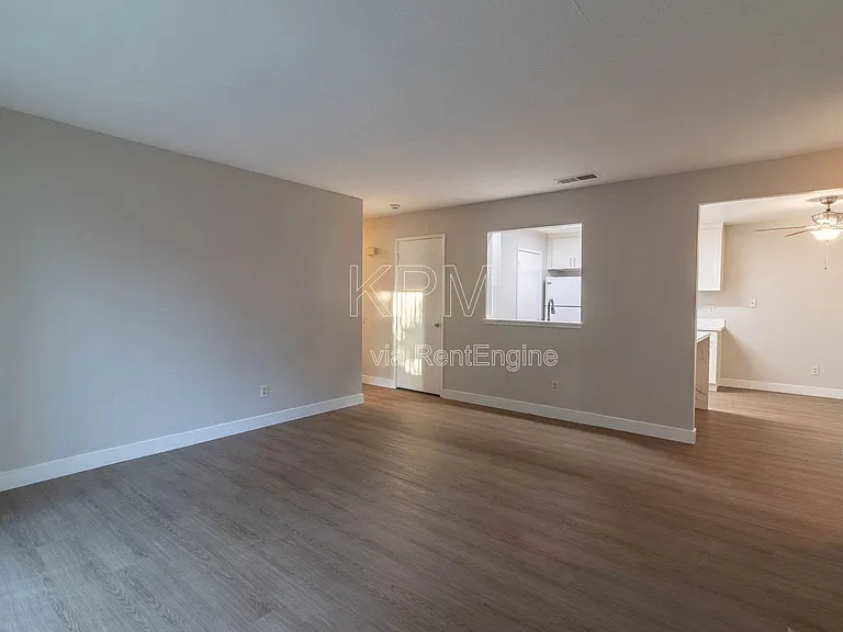 Stamford Court Apartments — Photo 3