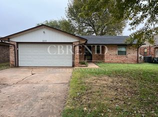 205 S Saddle Rd, Enid, OK 73703