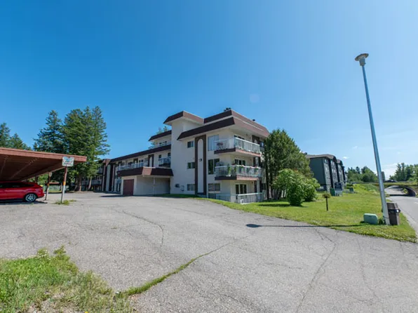 St. Laurent Manor Apartments