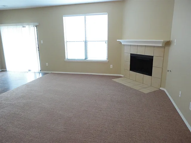 7040 Lindentree Ln — Photo 4