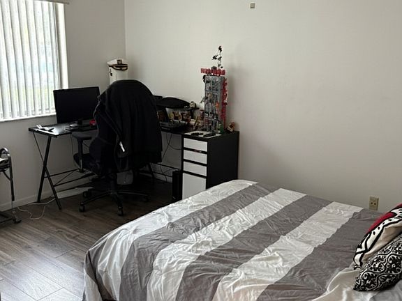 5th image of 341 Lakeview Dr #14