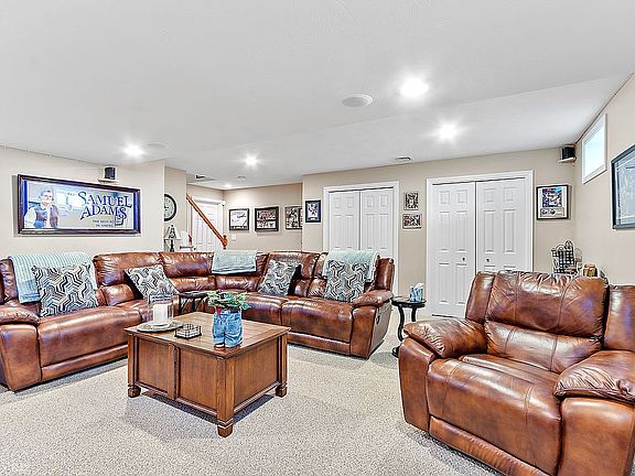 3rd image of 58 Sorrento Ave