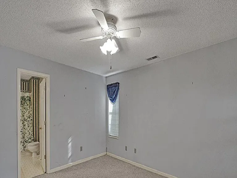 1709 Lake Park Cir — Photo 11