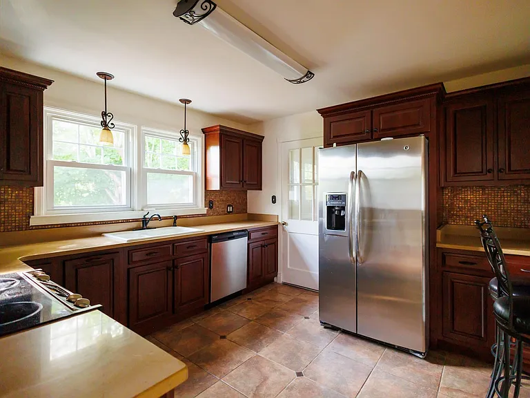 1119 Greenslake Rd — Photo 5