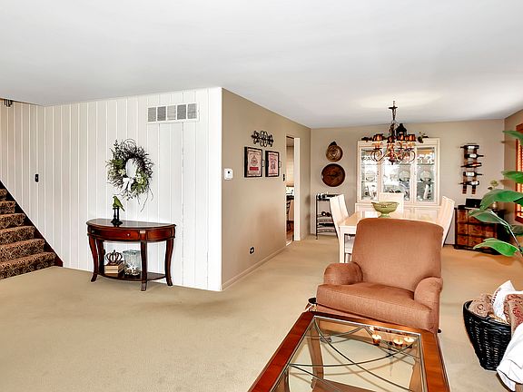 5th image of 10824 Leclaire Ave