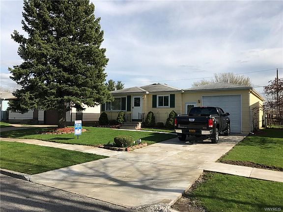 2nd image of 19 Sprucewood Dr