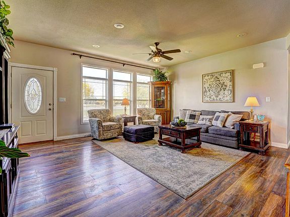 5th image of 880 Wagon Wheel Ln
