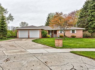 613 Voelker St, De Pere, WI 54115