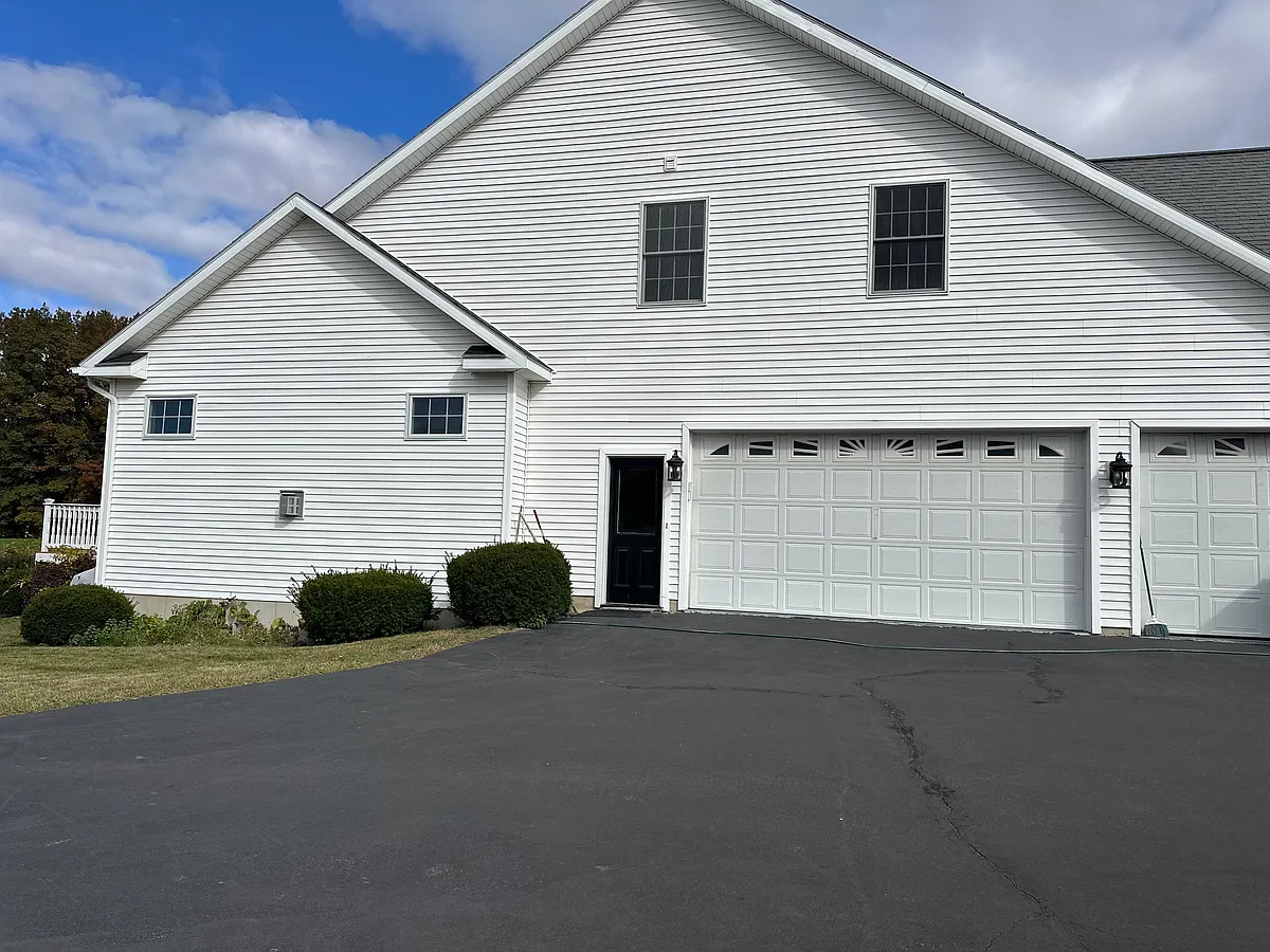 Building Photo - 209 Samuel Ct #1