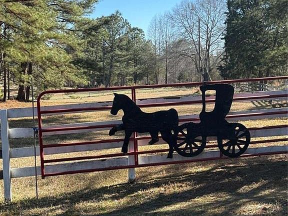 2nd image of 670 Jefferies Rd