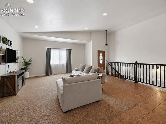 5th image of 645 S Greenway Ave