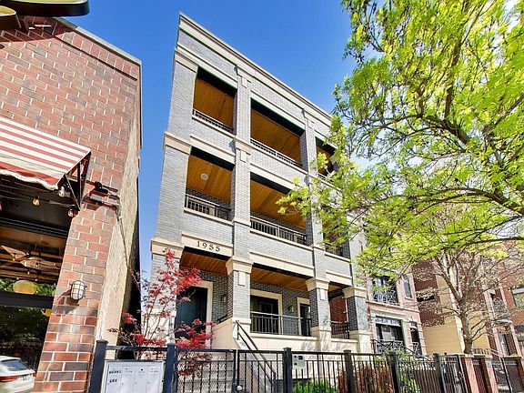 4th image of 1955 N Halsted St #Penthouse