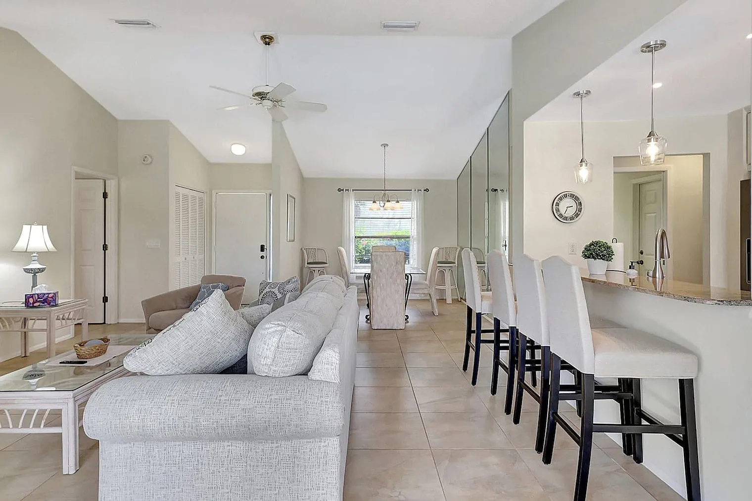 3 bed, 2.0 bath, 1496 sqft, $4,770 — Photo 2