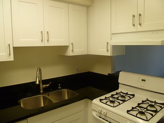 3rd image of 621 N Louise St APT 12