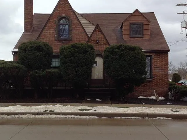 4551 Grayton Rd — Photo 28