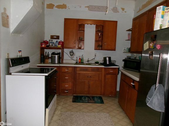 2nd image of 102 S Madison St