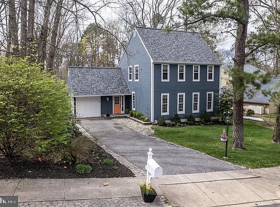 3rd image of 4 Tallowood Dr