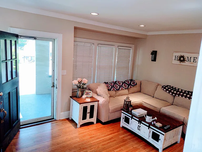 3542 Linwood Ave — Photo 3