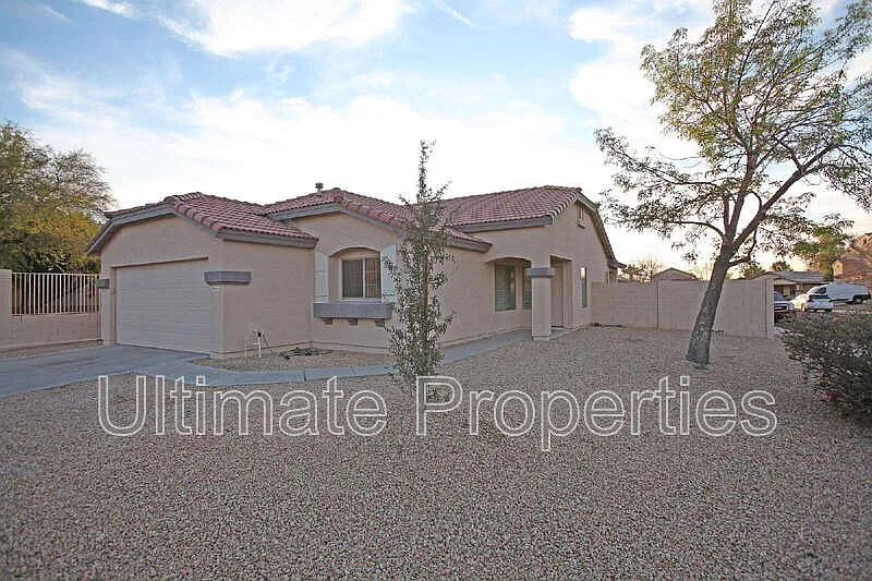 3 bed, 2.0 bath, 1377 sqft, $1,895 — Photo 4