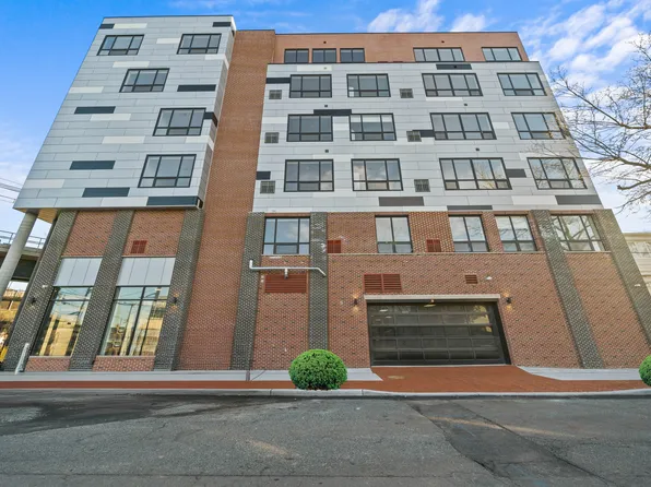 17 Avenue East image 42 of 57