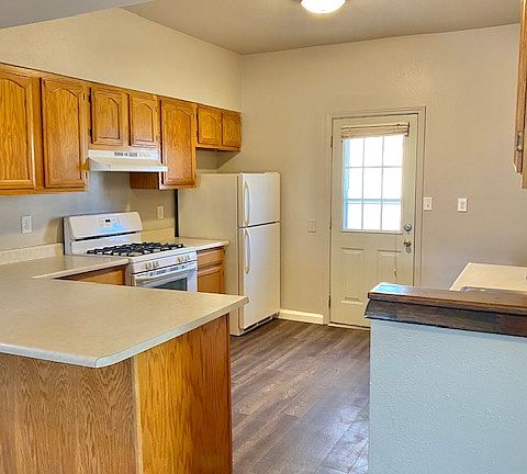 4th image of 408 N Pikes Peak Ave