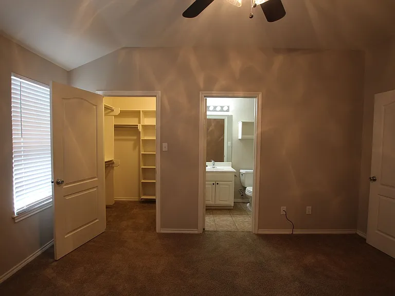 2 Bedroom Duplex for Rent in Lindale! — Photo 10