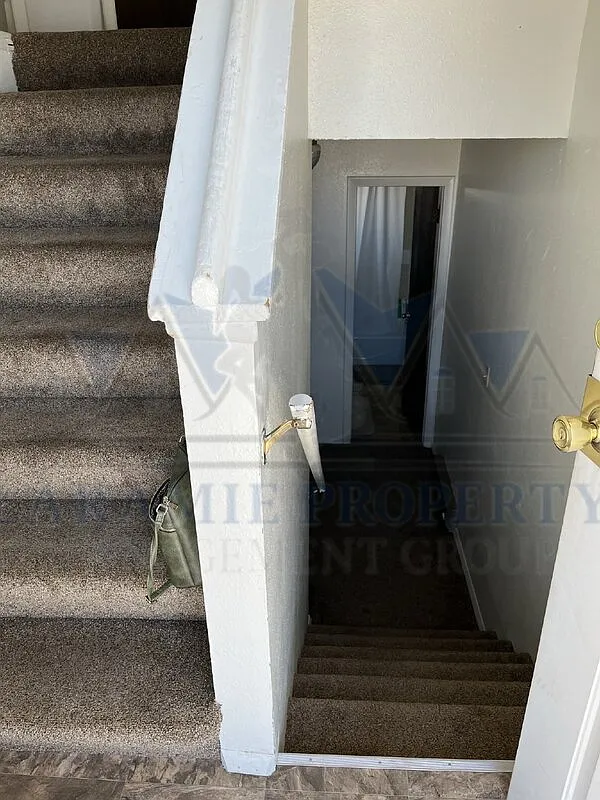2 bed, 1.5 bath, 1160 sqft, $1,149 — Photo 2