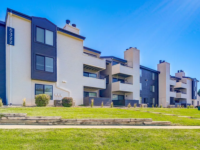 Greenwood Point Apartment Homes — Photo 30