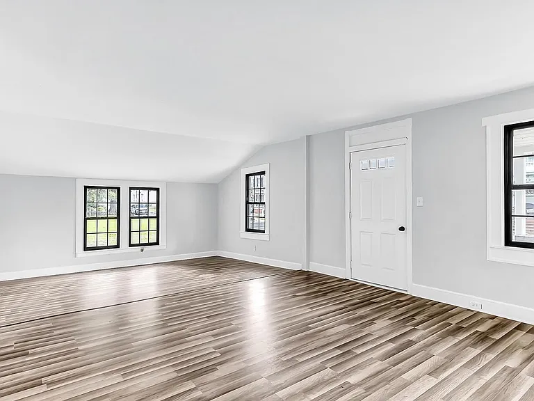 211 Walnut St — Photo 10