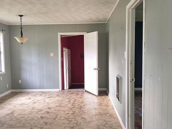 3rd image of 28 Sivley Dr