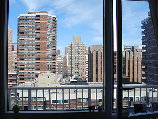 Rented by Sotheby's International Realty | media 44