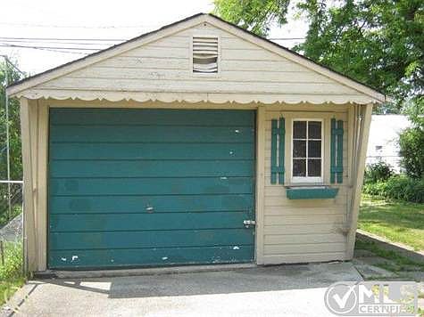 261-887241 Garage.JPG