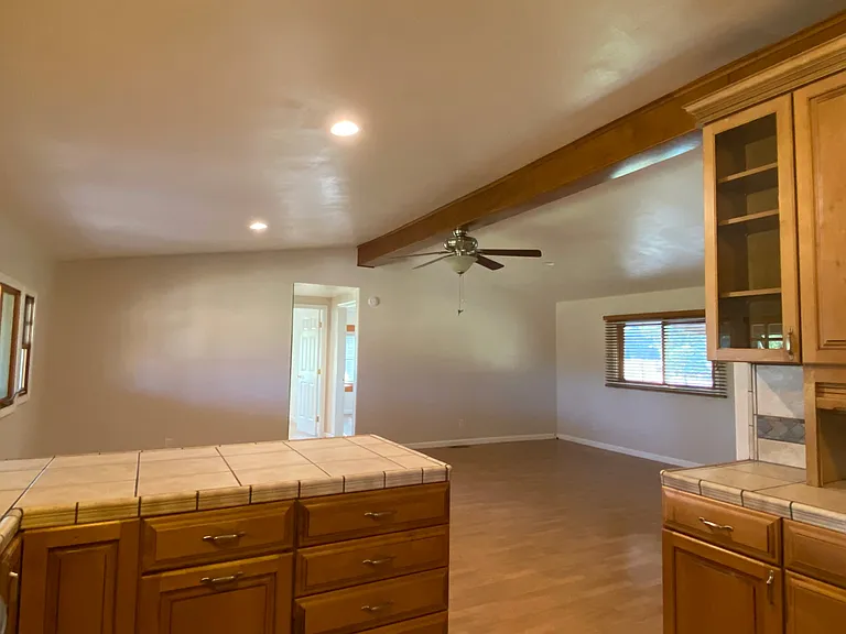 23443 Hamilton Ave — Photo 6