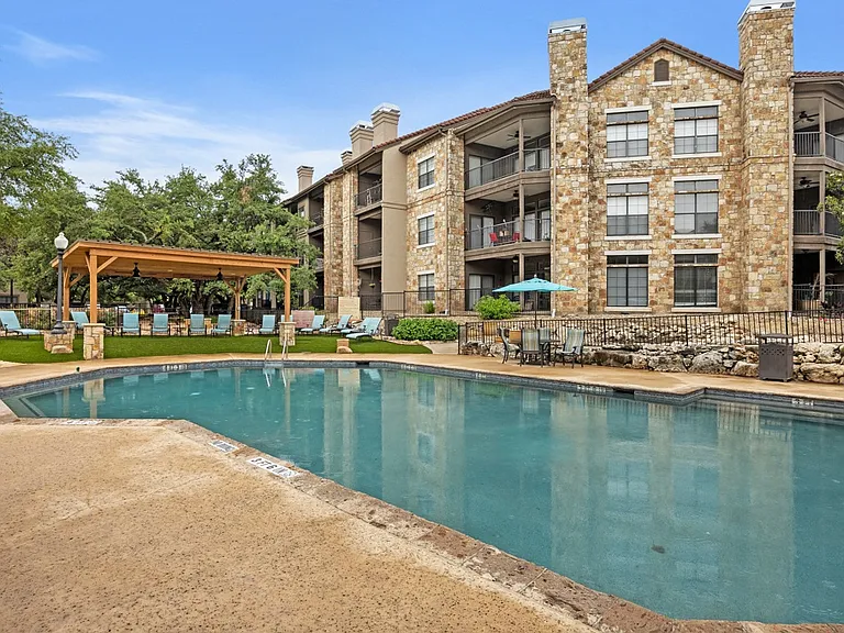 Waters Edge Apartments in Georgetown, TX